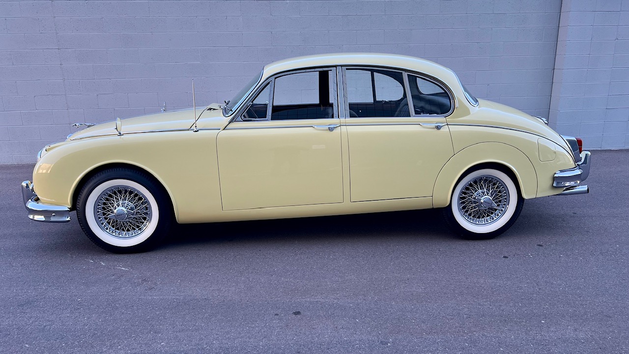 1962 Jaguar Mk II, Saloon image